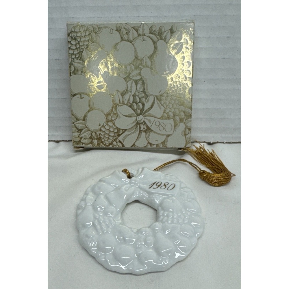 Vintage AVON Christmas Ceramic Ornaments Remembrance 1980 White Wreath
